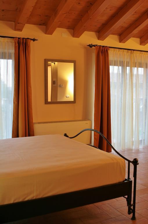 Agriturismo Cavrigo Lodi Habitación foto